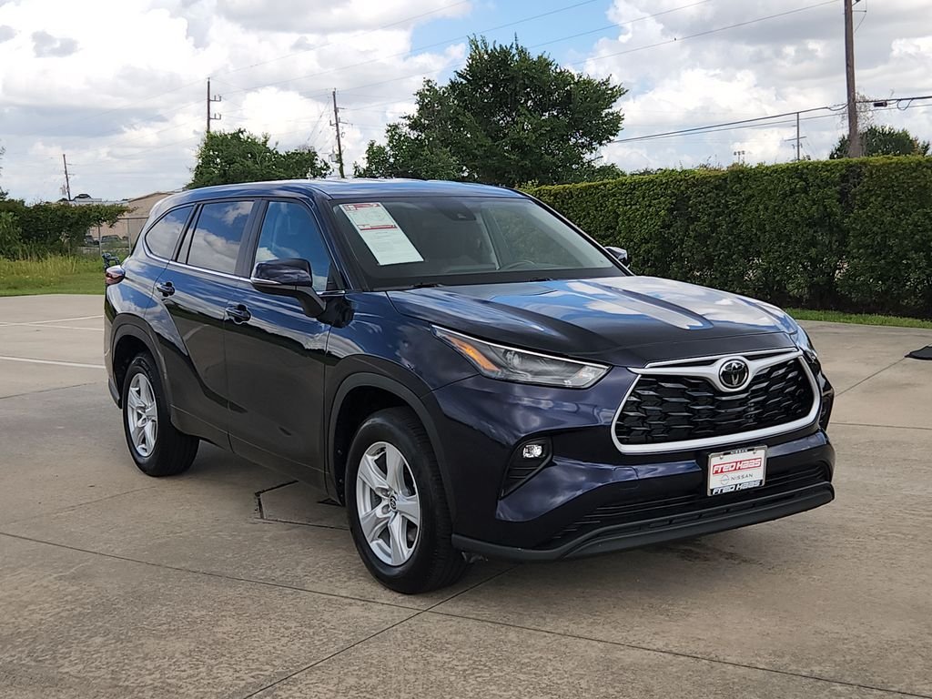 Used 2025 Blue Toyota LE image 3