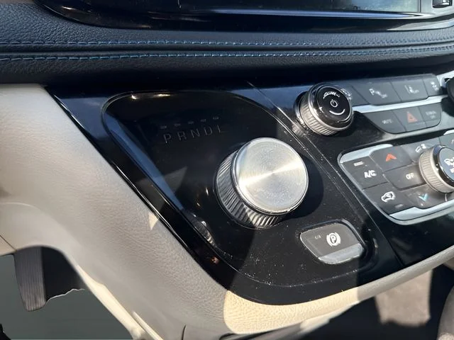 Used 2021 Silver Chrysler Touring L image 10