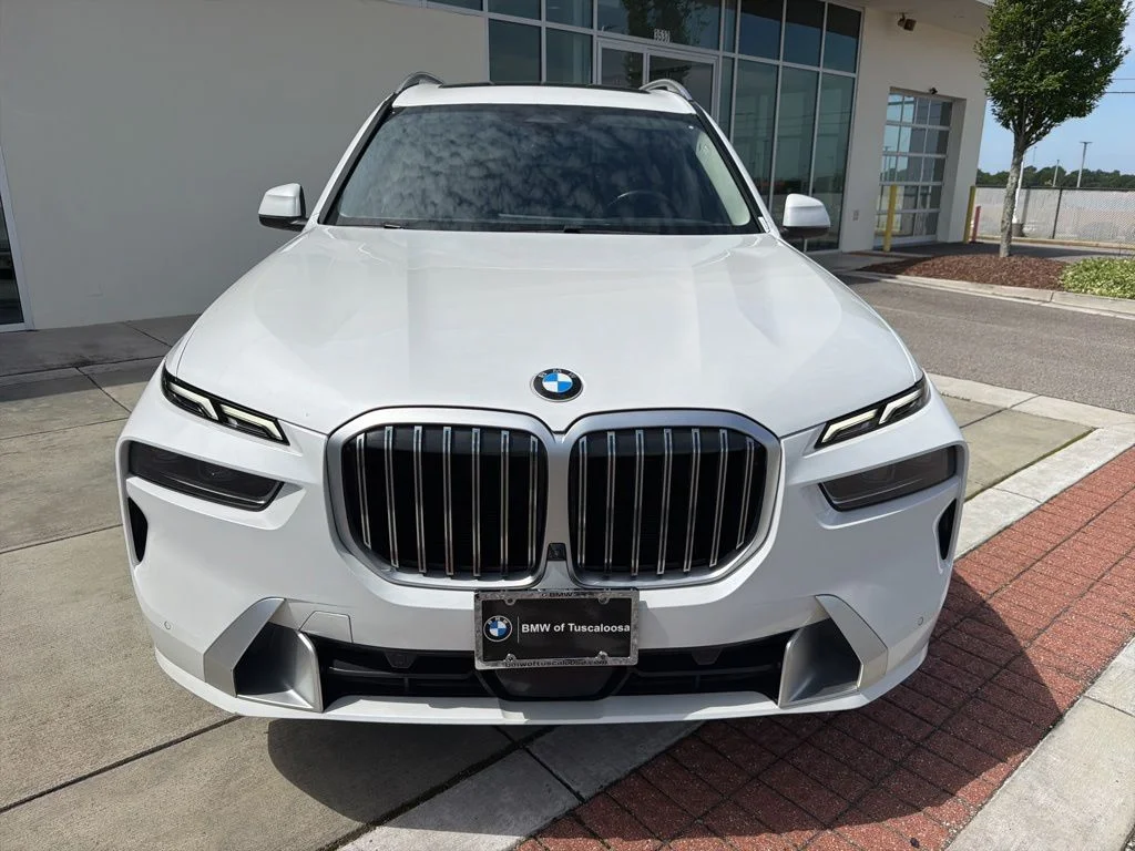 Used 2023 Mineral White Metallic BMW xDrive40i image 2