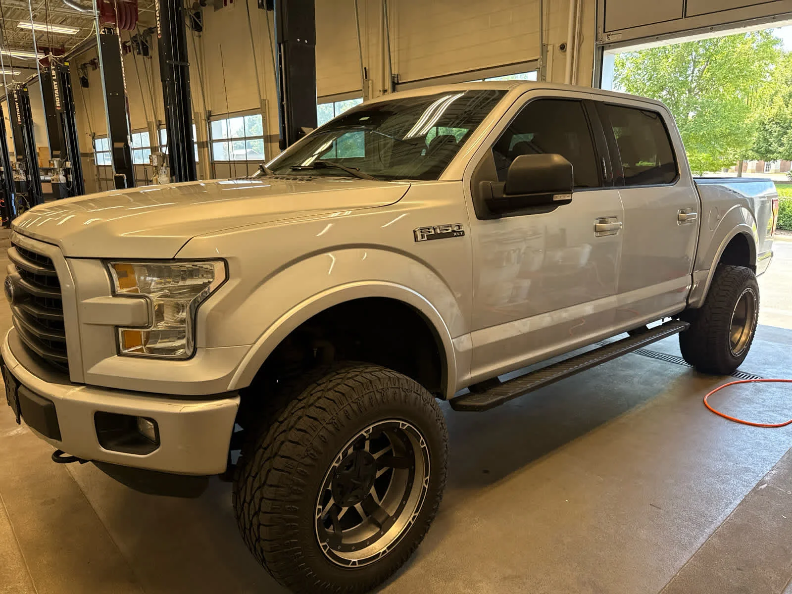 Used 2016 Ingot Silver Metallic Ford XLT image 2