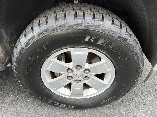 Used 2018 QUICKSILVER METALLIC GMC 2WD image 12