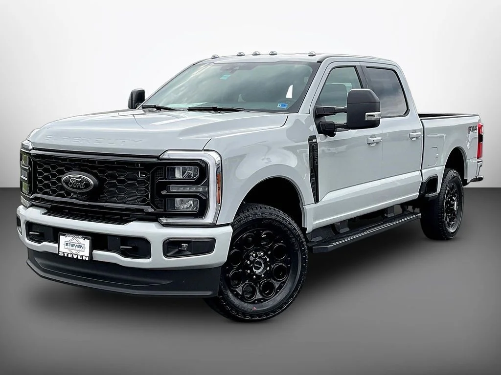 New 2026 Avalanche Ford F-250® XLT image 2