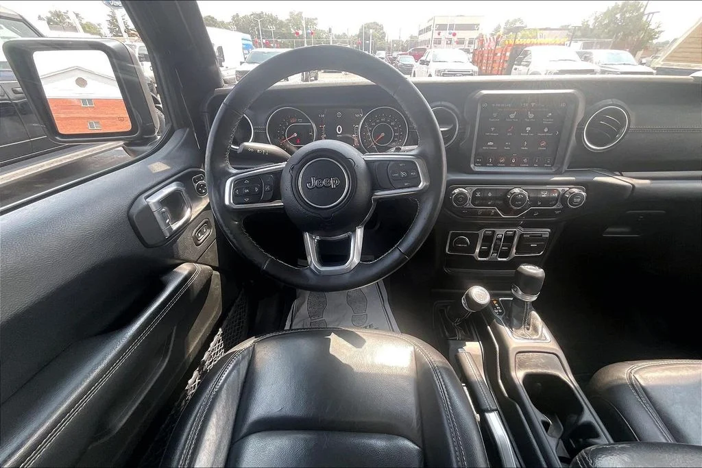 Used 2018 Black Jeep Unlimited Sahara image 4