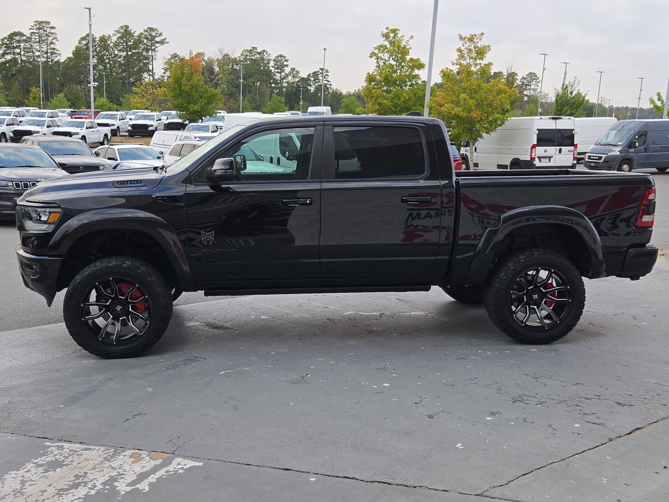 Used 2023 Diamond Black Crystal Pearlcoat RAM Big Horn image 4