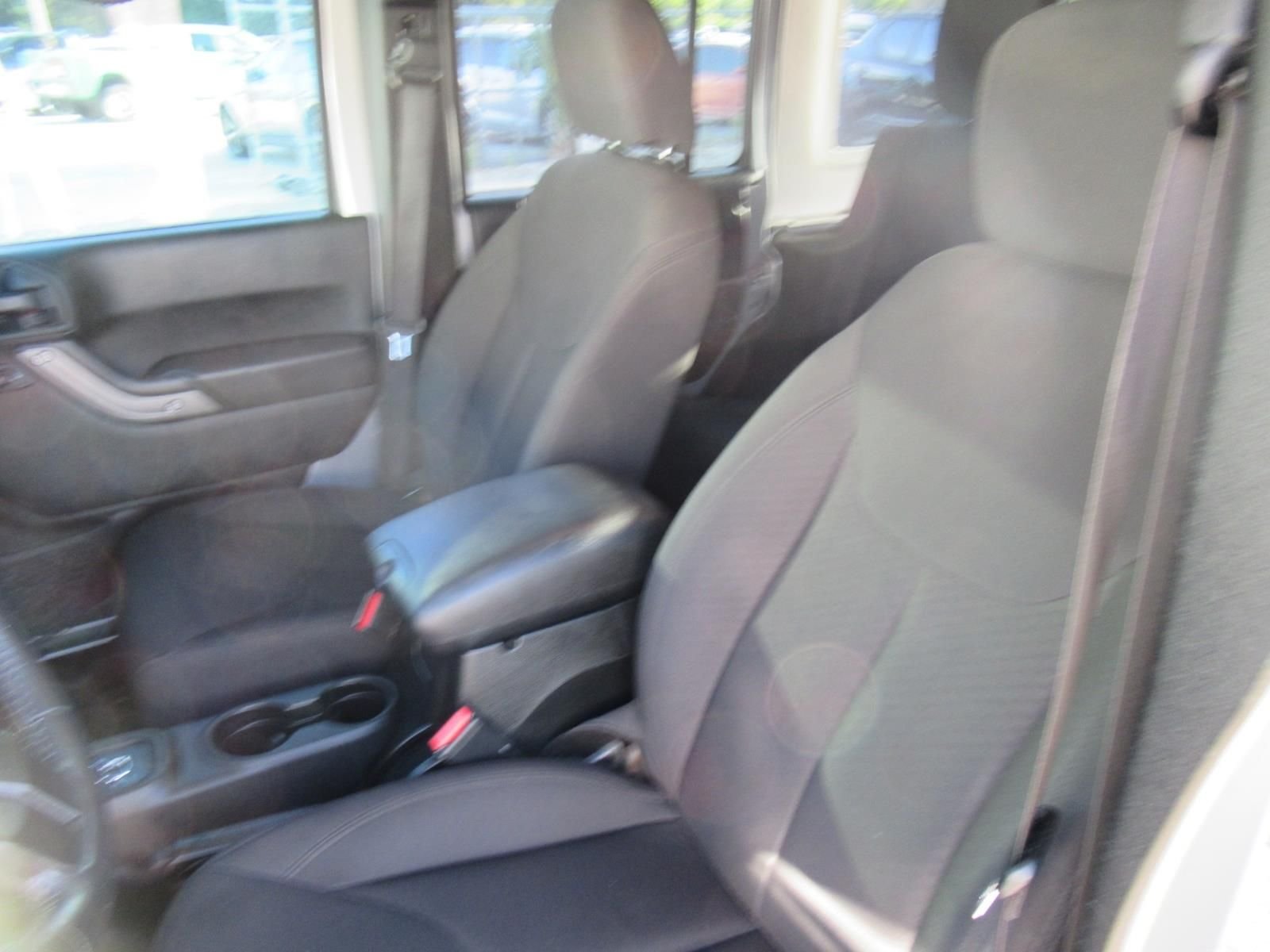 Used 2018 Silver Jeep Unlimited Sport image 19