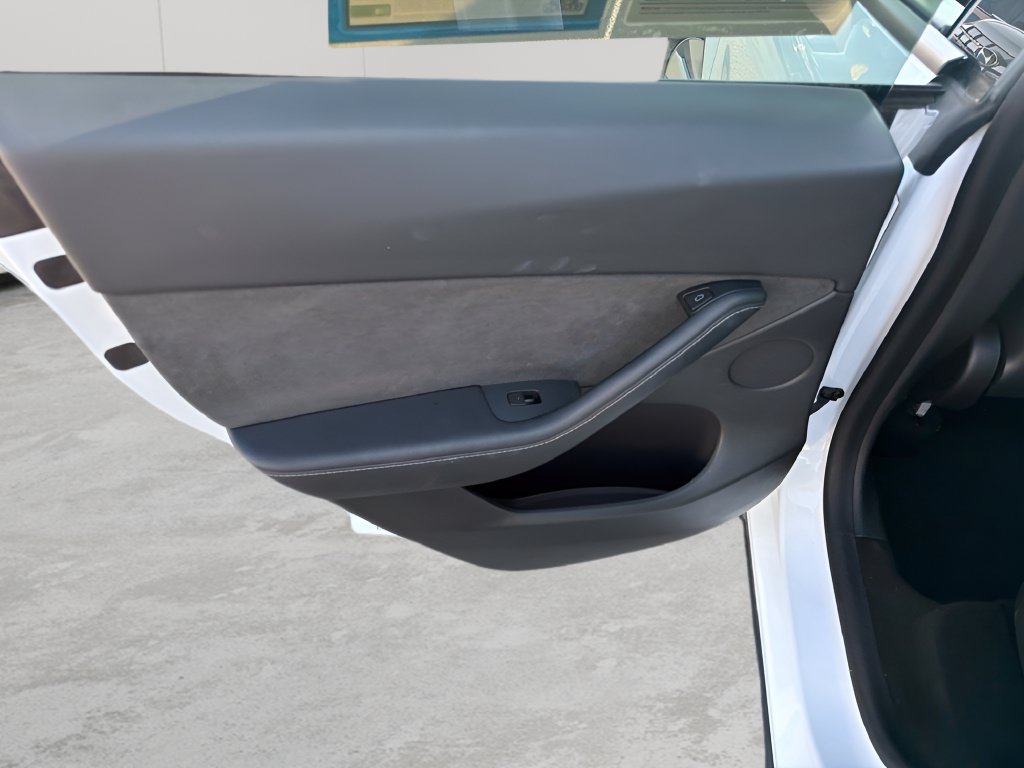 Used 2021 White Tesla Long Range image 9