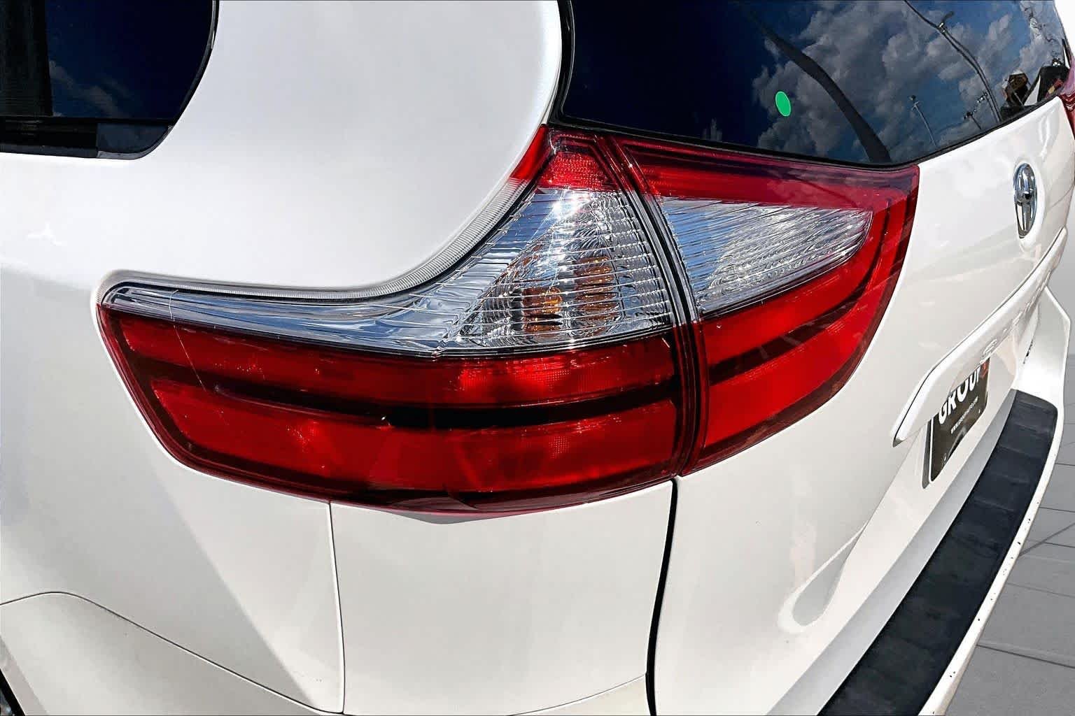 Used 2015 Blizzard Pearl Toyota XLE image 29