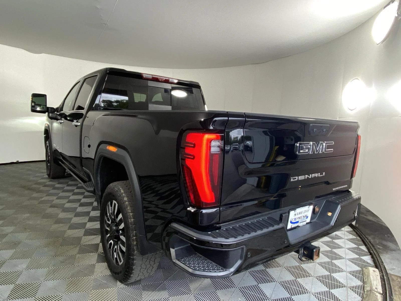 Used 2025 Onyx Black GMC Denali Ultimate image 16