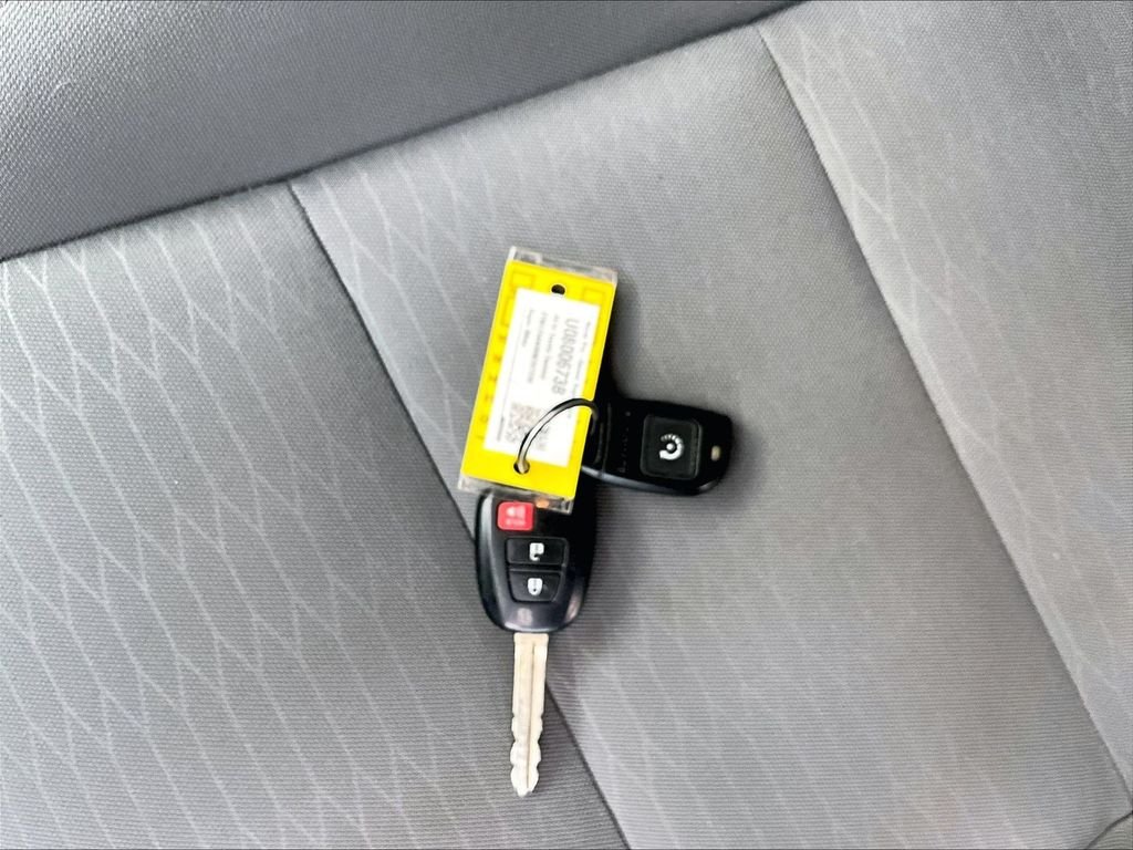 Used 2019 Super White Toyota SR5 image 28