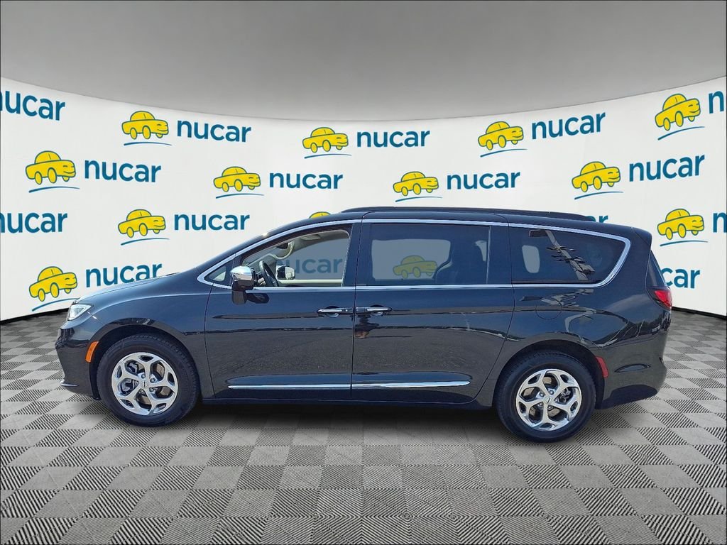Used 2022 Black Chrysler Limited image 4