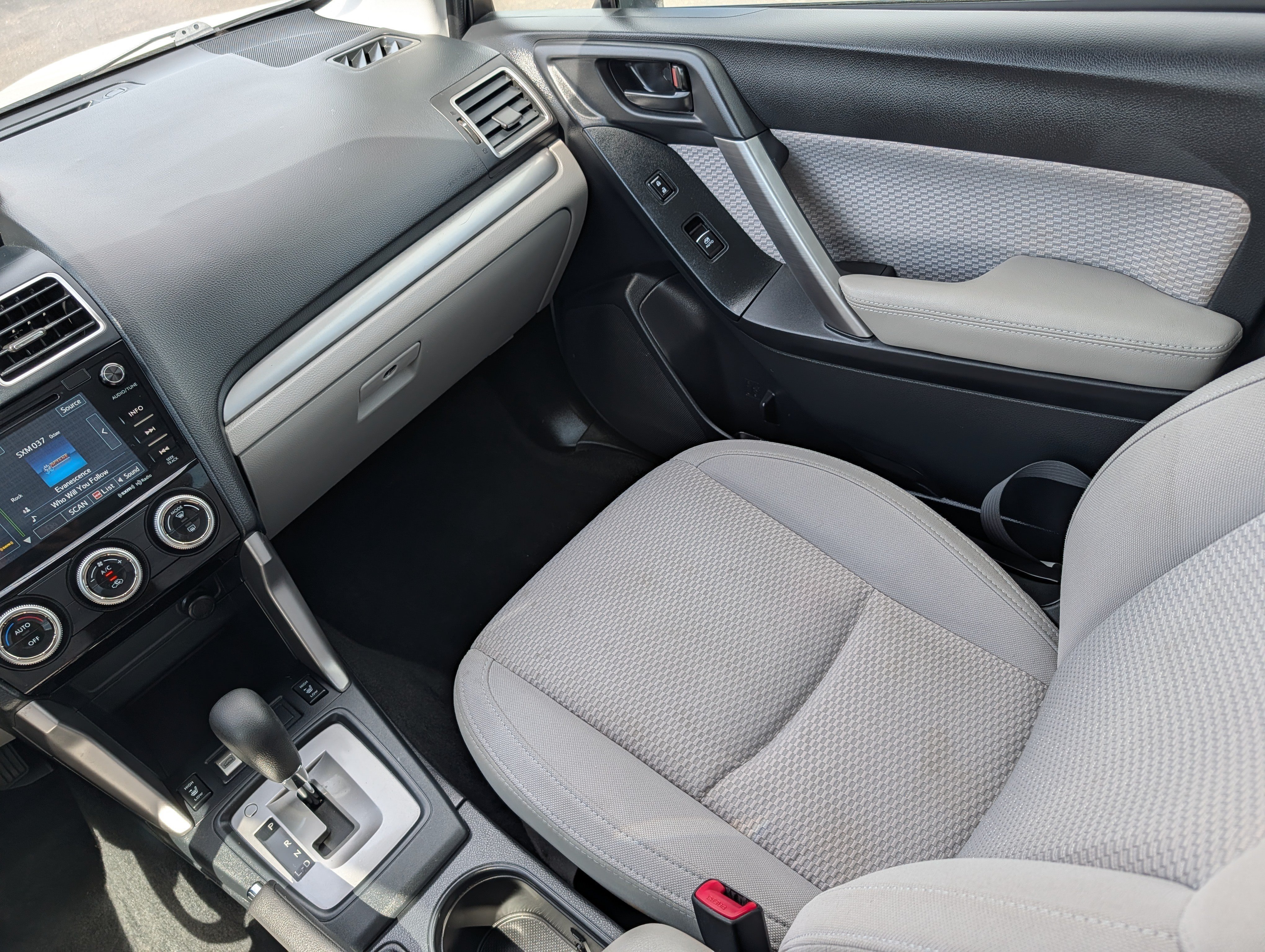 Used 2018 Crystal White Pearl Subaru Premium image 11