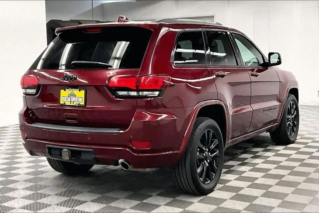 Used 2020 Velvet Red Pearlcoat Jeep Altitude image 13