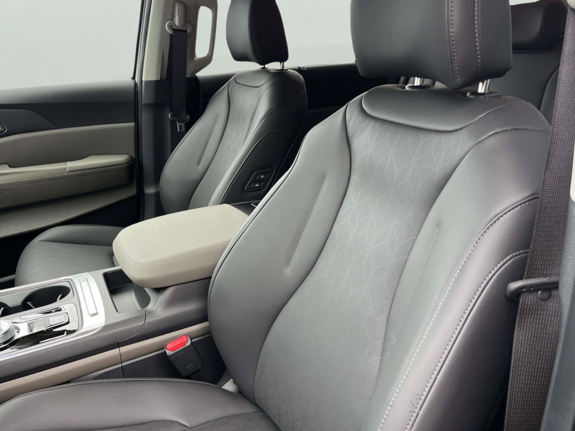 New 2026 Ivory Silver Kia EX image 28