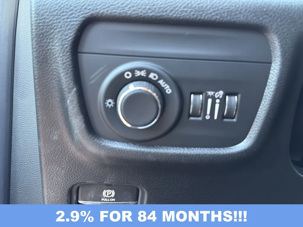 New 2026 Bright White Clear-Coat Exterior Paint Jeep Altitude image 19