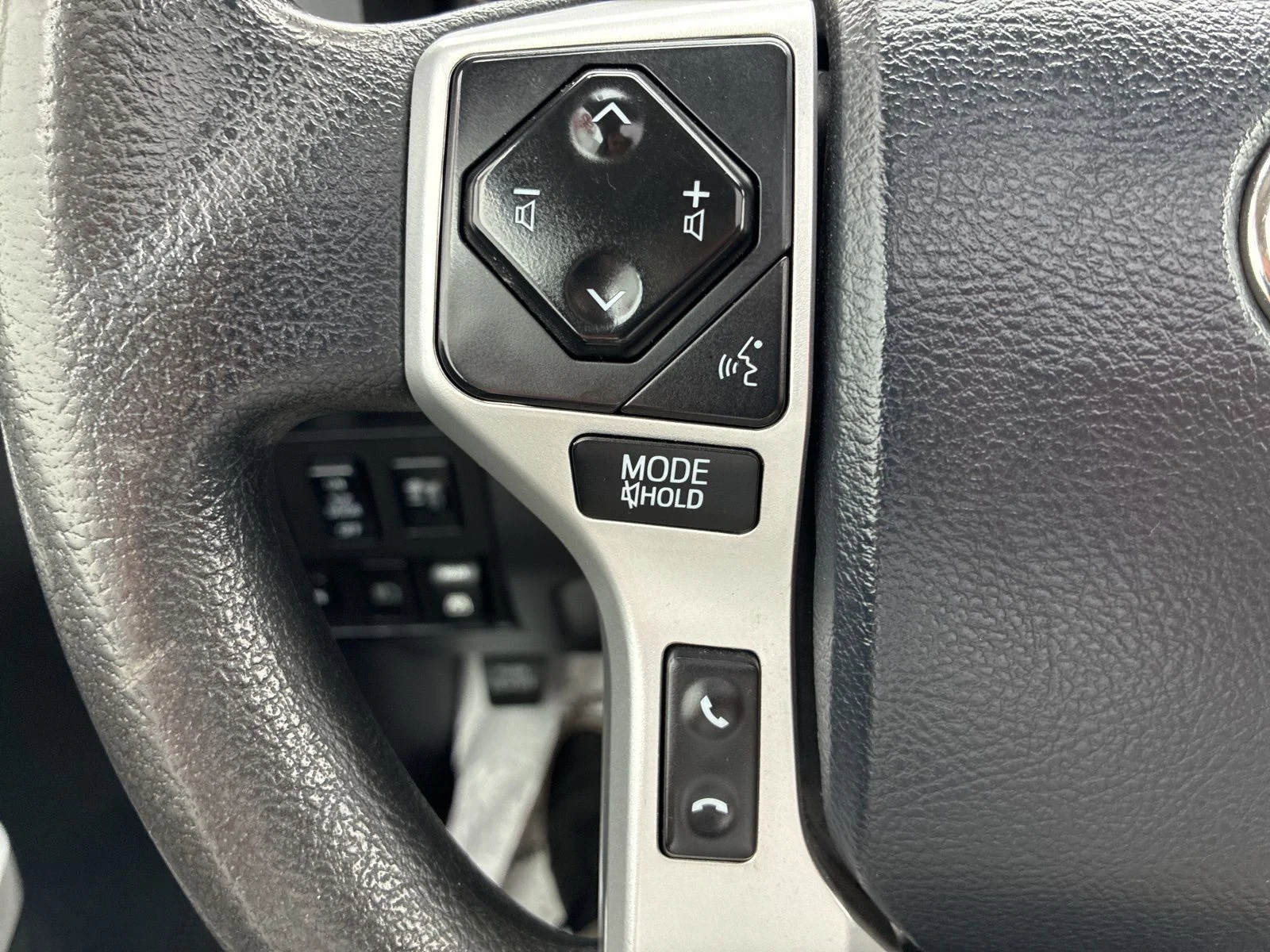 Used 2018  Toyota SR5 image 23