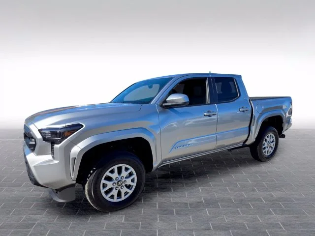 Used 2025 Silver Toyota SR5 image 3