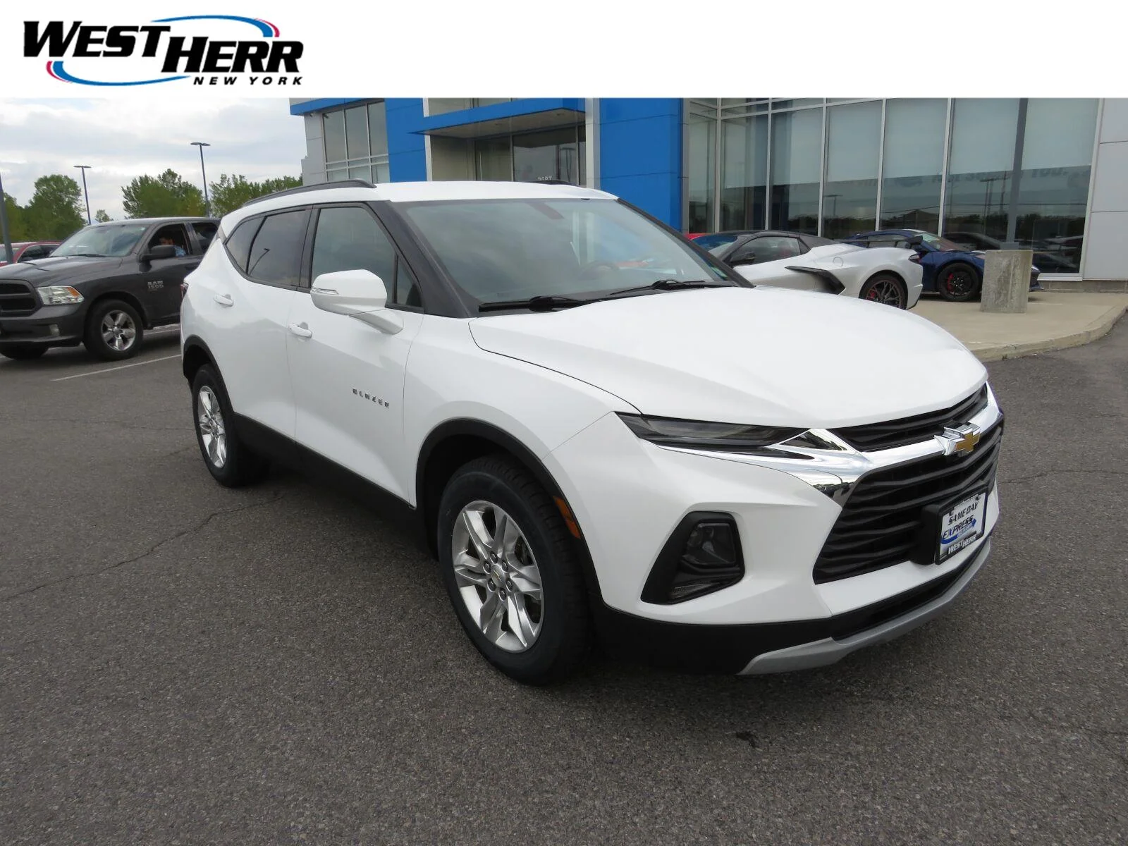 Used 2019 SUMMIT WHITE Chevrolet 4DR AWD LT image 1
