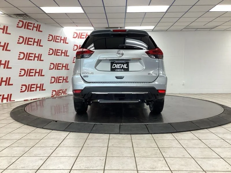 Used 2018 Silver Nissan SV image 6