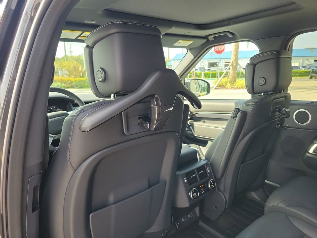 2025 Land Rover Discovery Metropolitan Edition - Photo 17