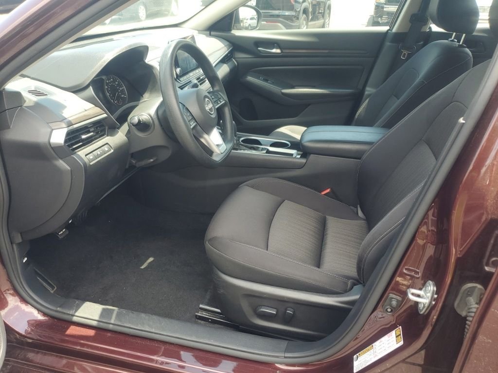 Used 2024 Red Nissan 2.5 SV image 12