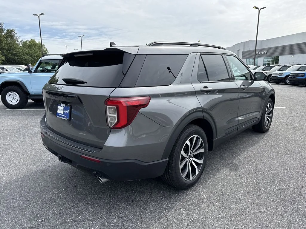 Used 2023 Gray Ford ST-Line image 7