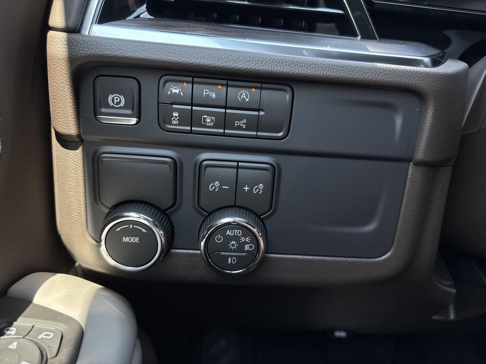 2026 Chevrolet Suburban LT - Photo 20