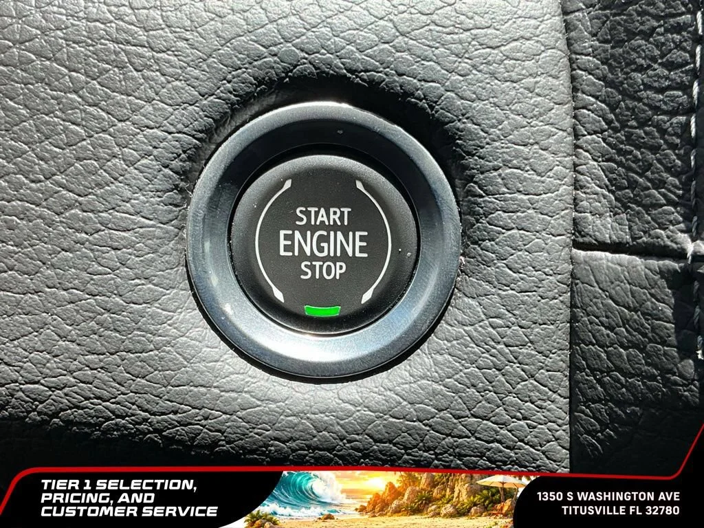 Used 2022 White Frost Tricoat GMC Denali image 49