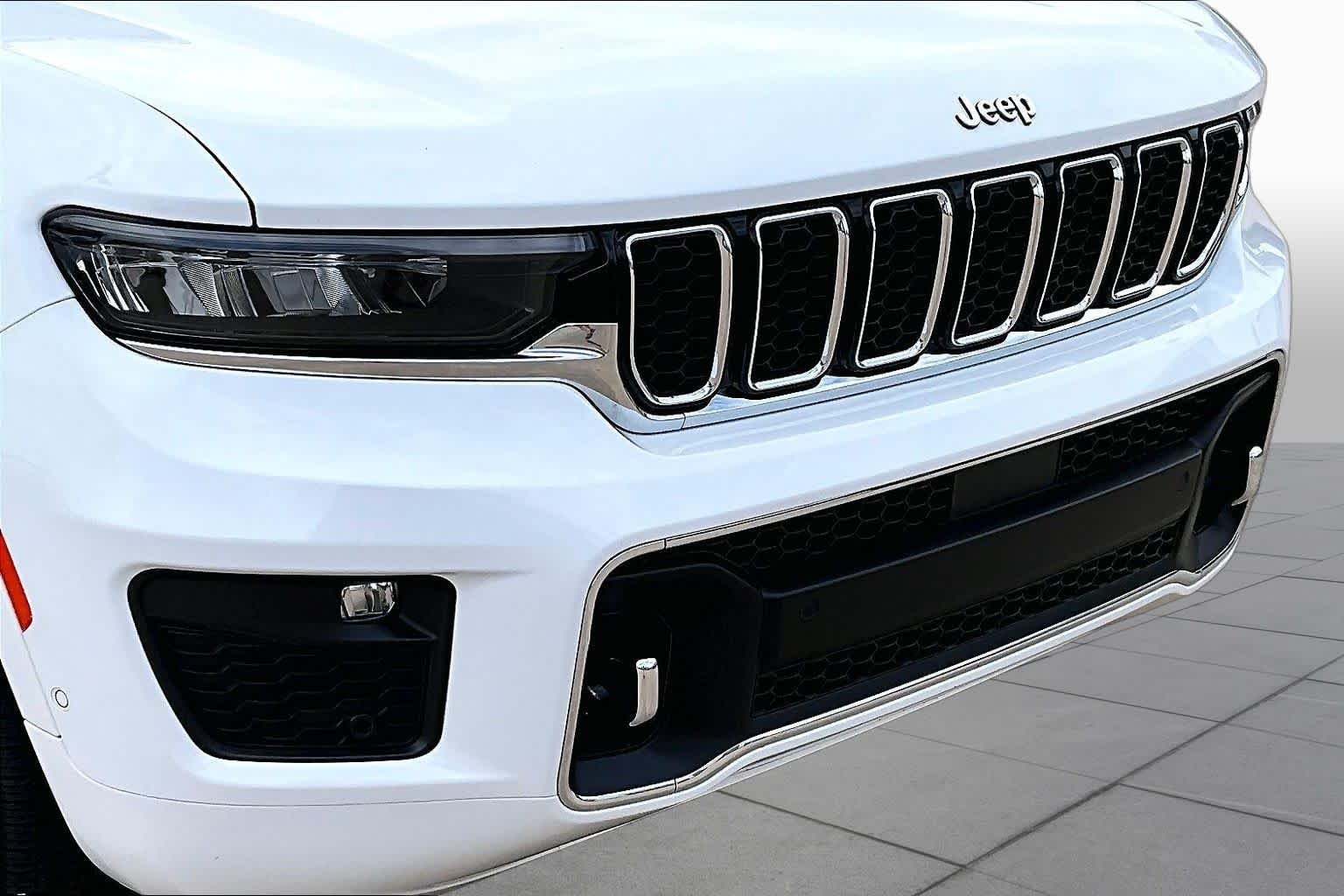 Used 2022 Bright White Clearcoat Jeep Overland image 29