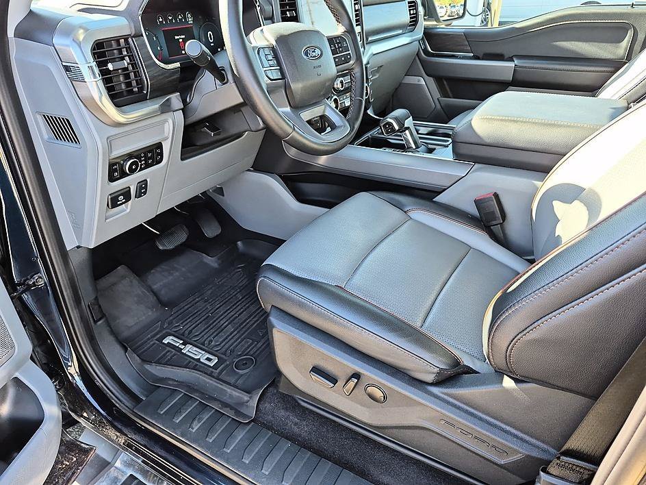 Used 2025 Blue Metallic Ford LARIAT image 15