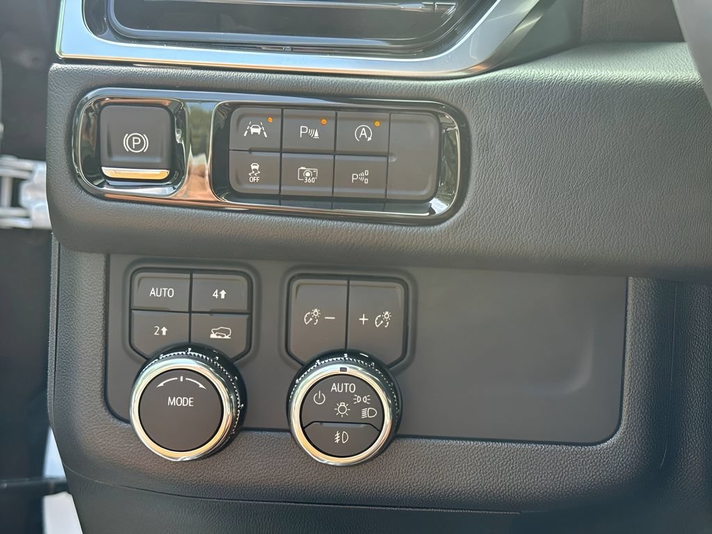 2026 GMC Yukon XL Denali - Photo 18
