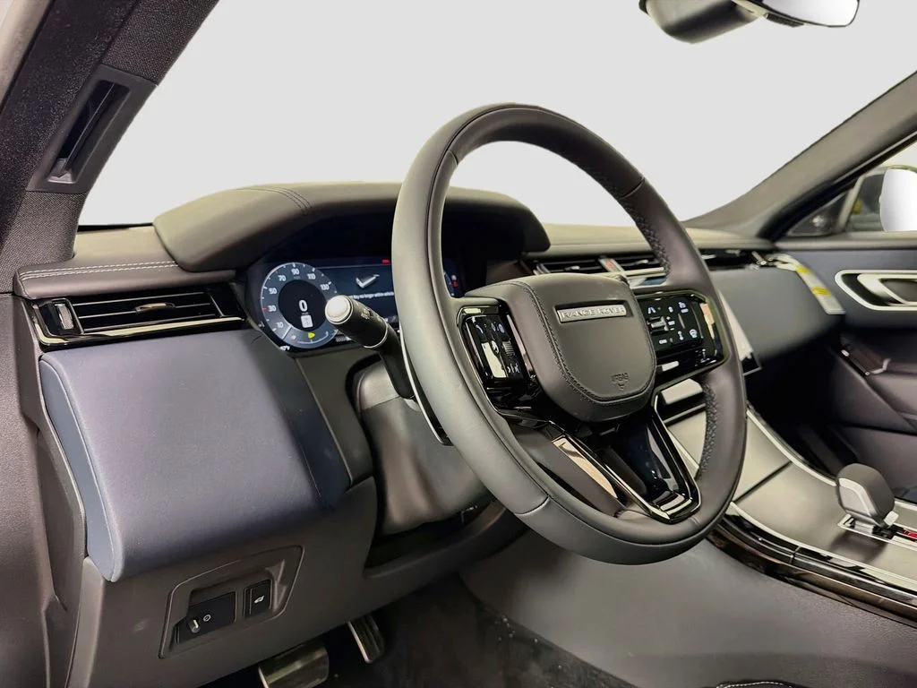 New 2026 Fuji White Land Rover P250 Base image 9