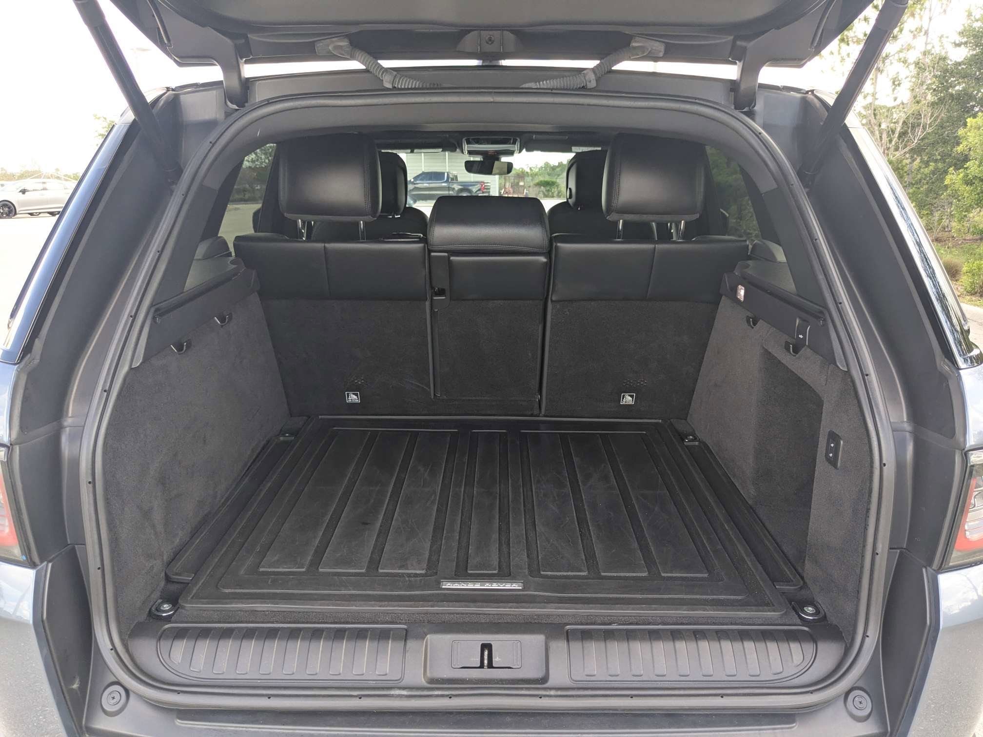 Used 2022 Petrolix Blue Land Rover SE image 15