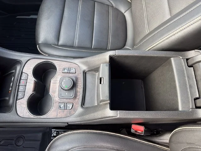 Used 2022 WHITE FROST TRICOAT GMC Denali image 31