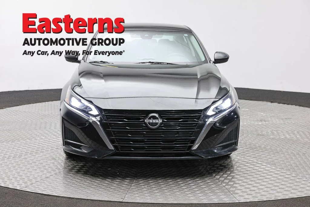 Used 2024 Black Nissan 2.5 SV image 2