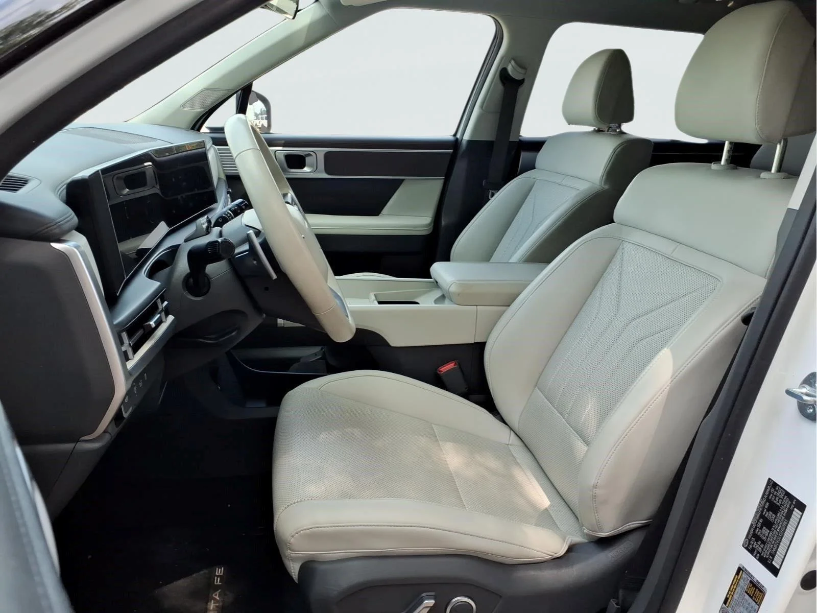 Used 2025  Hyundai SEL image 17