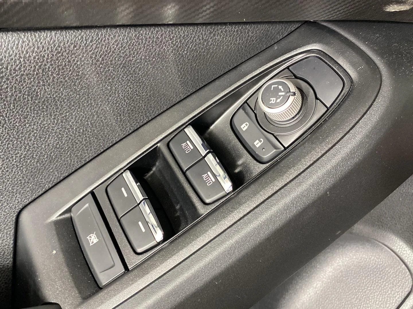 Used 2025 Alpine Green Subaru Limited image 14