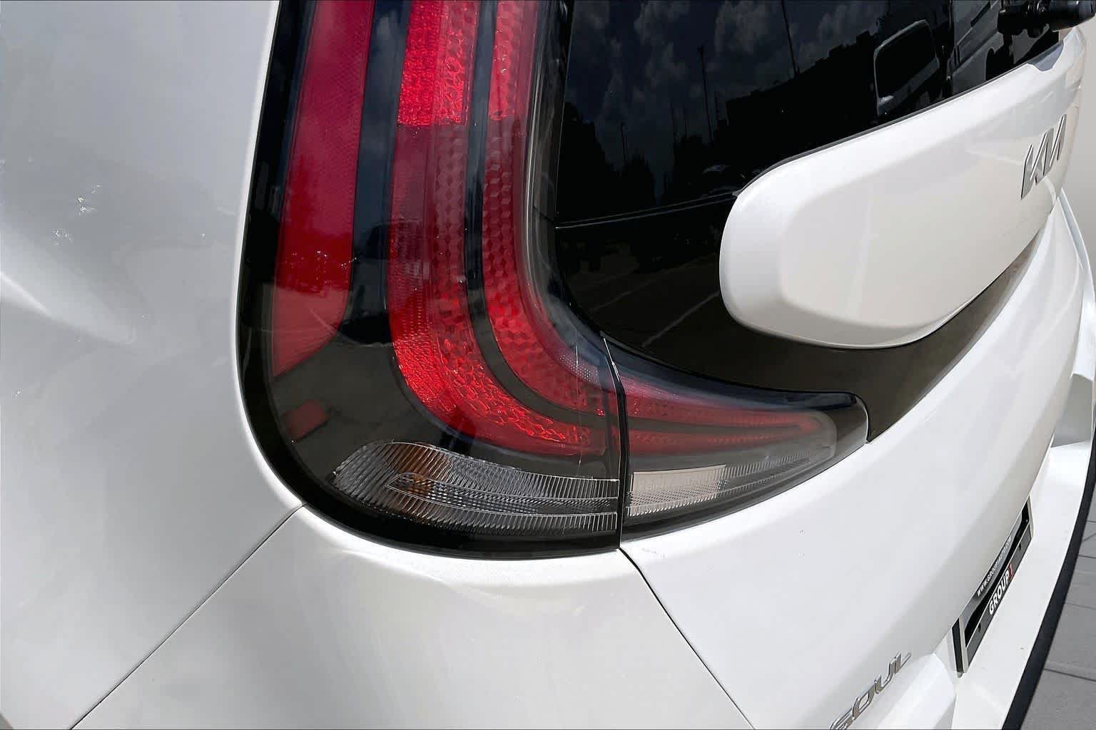 Used 2023 Snow White Pearl Kia LX image 27