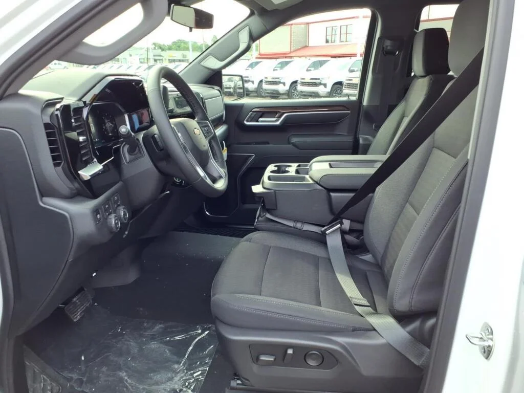 New 2026 Summit White Chevrolet LT image 7