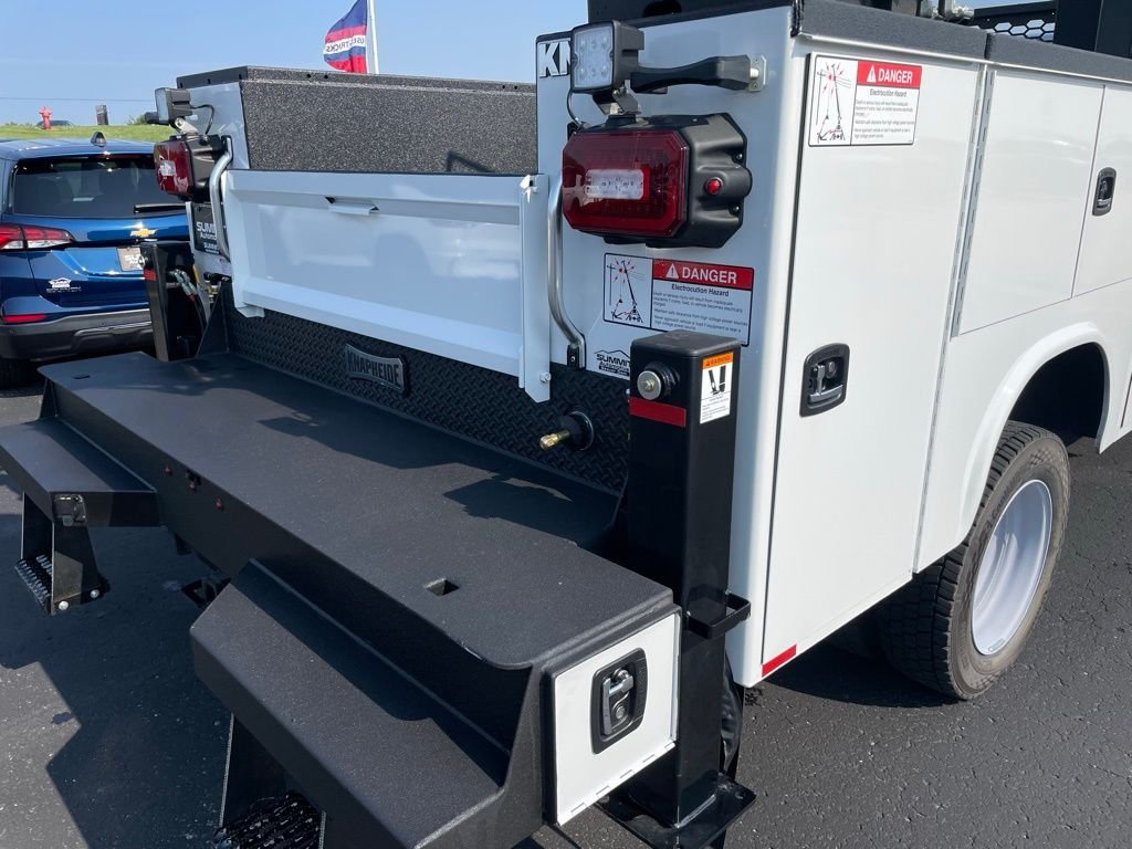 2025 Ford F-550 Super Duty Chassis Cab XL - Photo 35