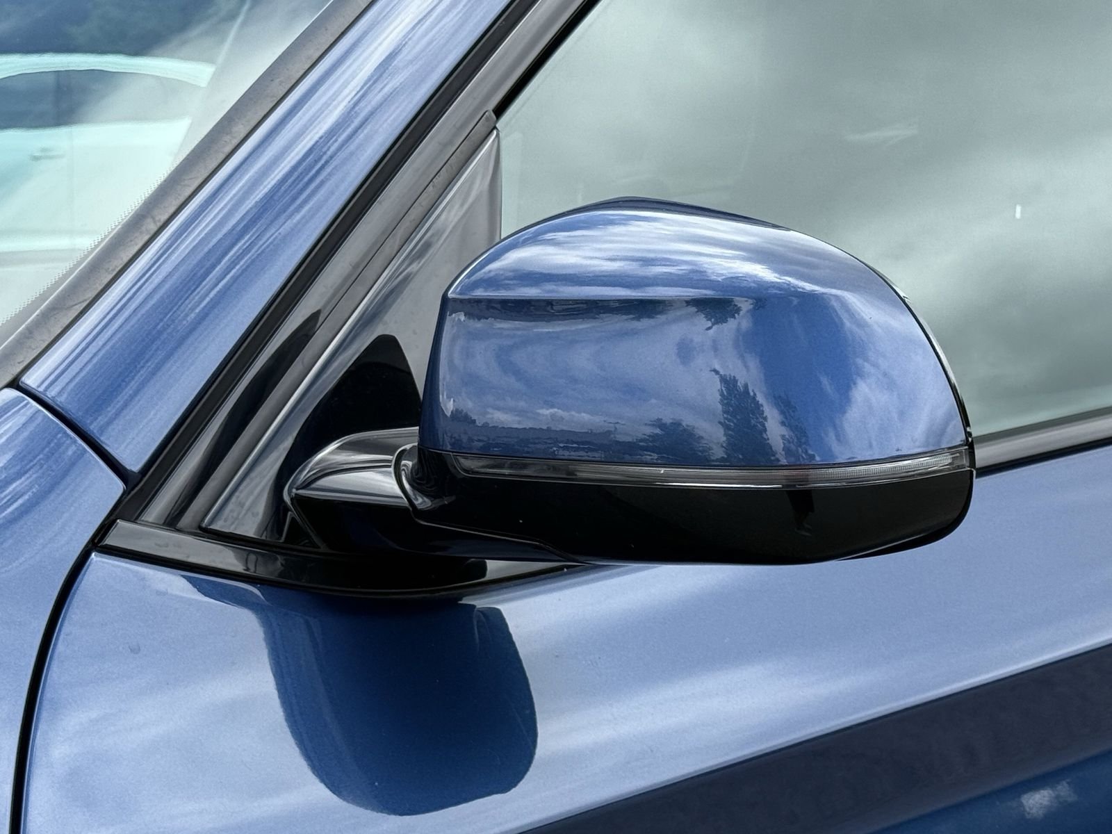 Used 2019 Blue BMW sDrive30i image 32