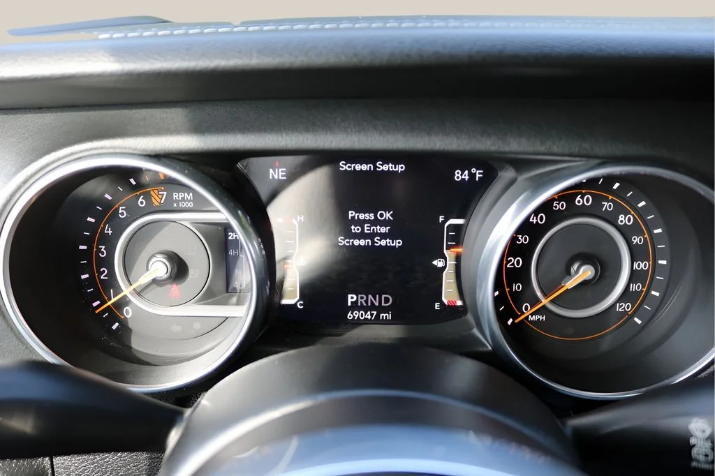 Used 2018 White Jeep Unlimited Sahara image 27