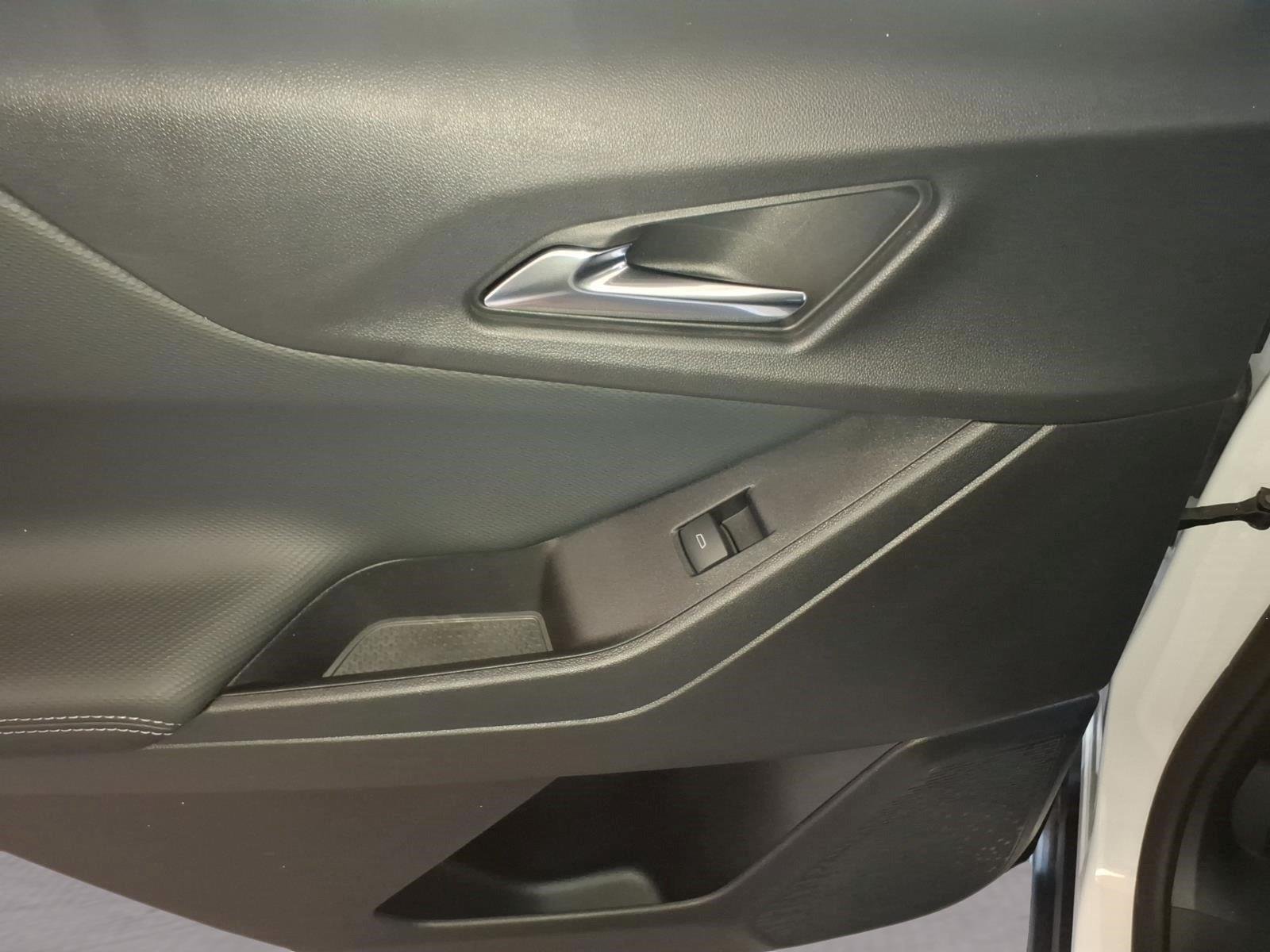 New 2027 Summit White Chevrolet LT image 13