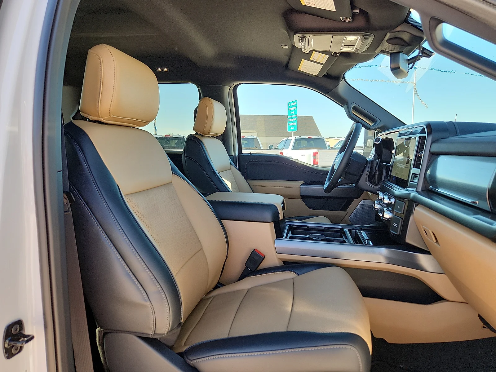 New 2026 Oxford White Ford Lariat image 20