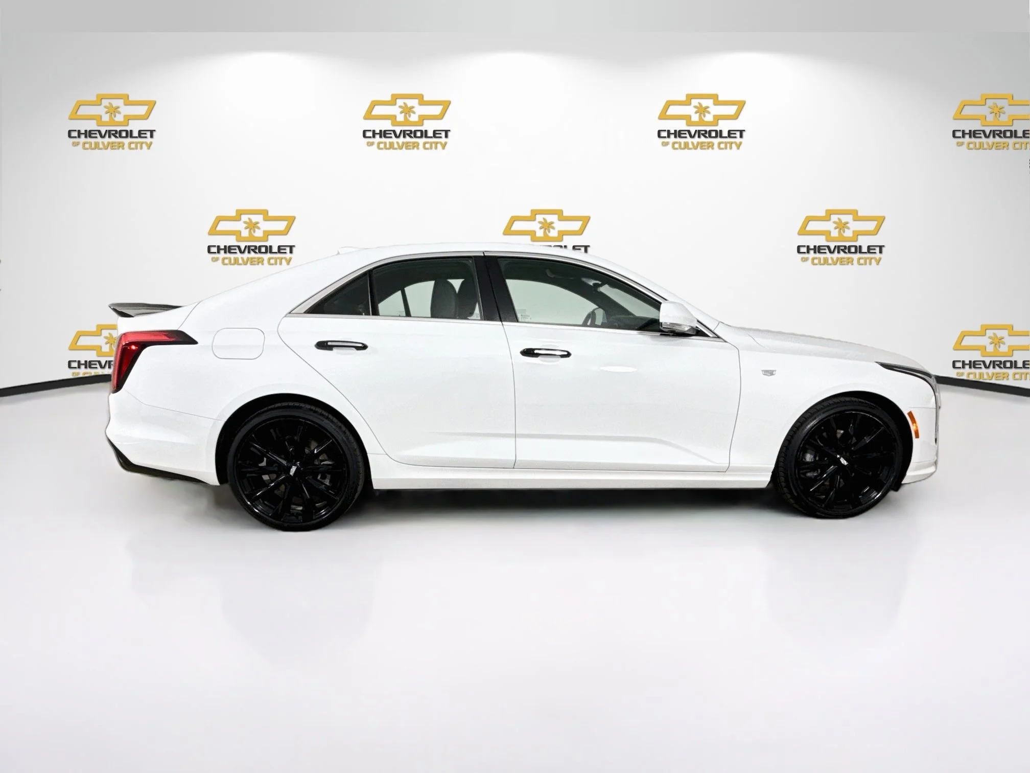 Used 2022 SUMMIT WHITE Cadillac Luxury image 9