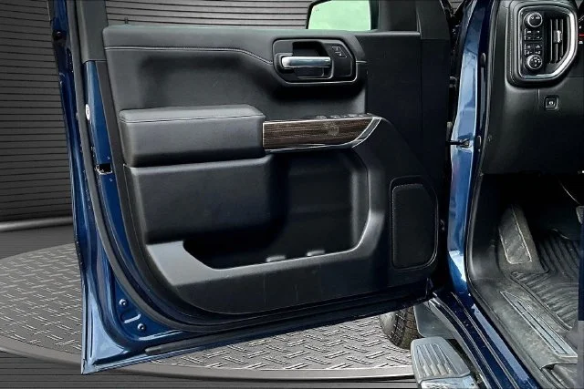 Used 2022 Blue Chevrolet RST image 20