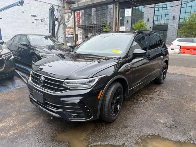 2023 Volkswagen Tiguan 2.0T SE R-Line Black 4Motion's photo