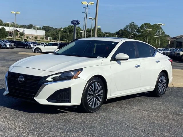 Used 2024 White Nissan 2.5 SV image 5