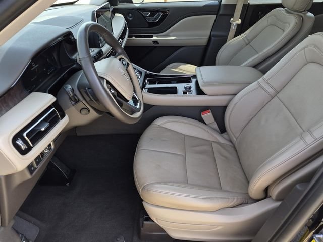 Used 2020 Black Metallic Lincoln Grand Touring image 14