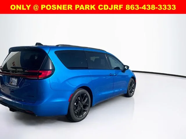 New 2027 Hydro Blue Pearl-Coat Exterior Paint Chrysler Limited image 5
