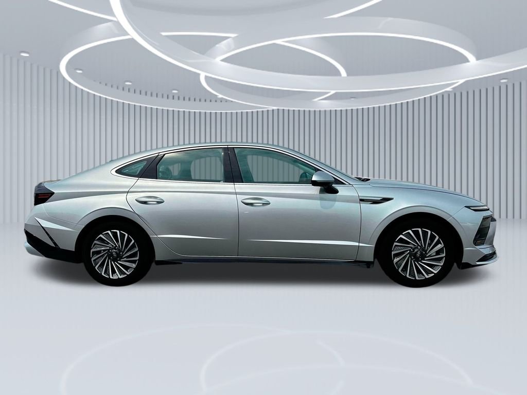 New 2025 Silver Hyundai SEL image 28
